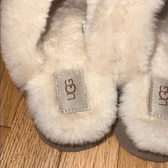 UGG Disquette Women’s Tan and Cream Sheepskin Slippers - Picture 5 of 9
